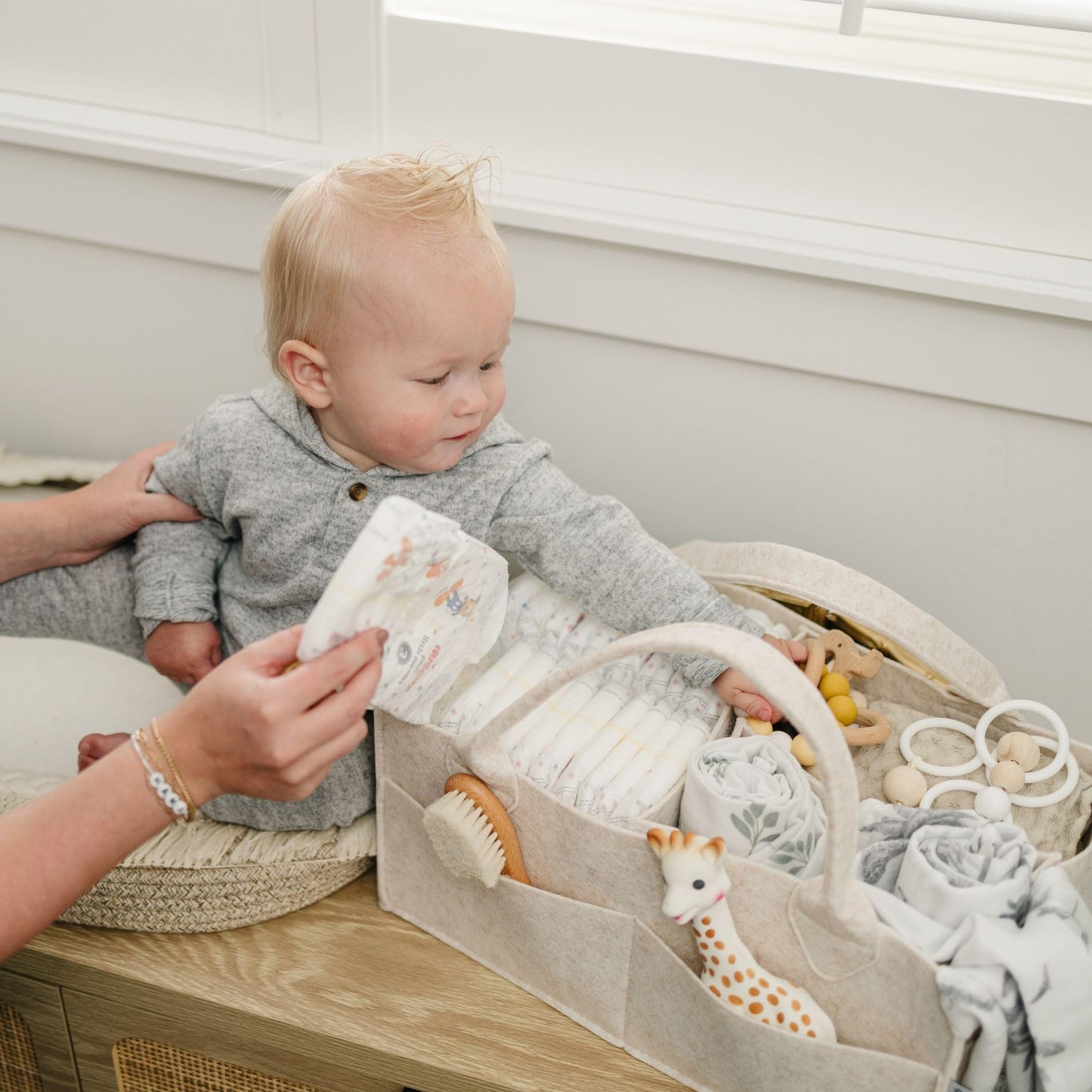 BEARIFY™ Baby Diaper Caddy – Cozy Plush Sherpa Organizer with Teddy Charm 🧸